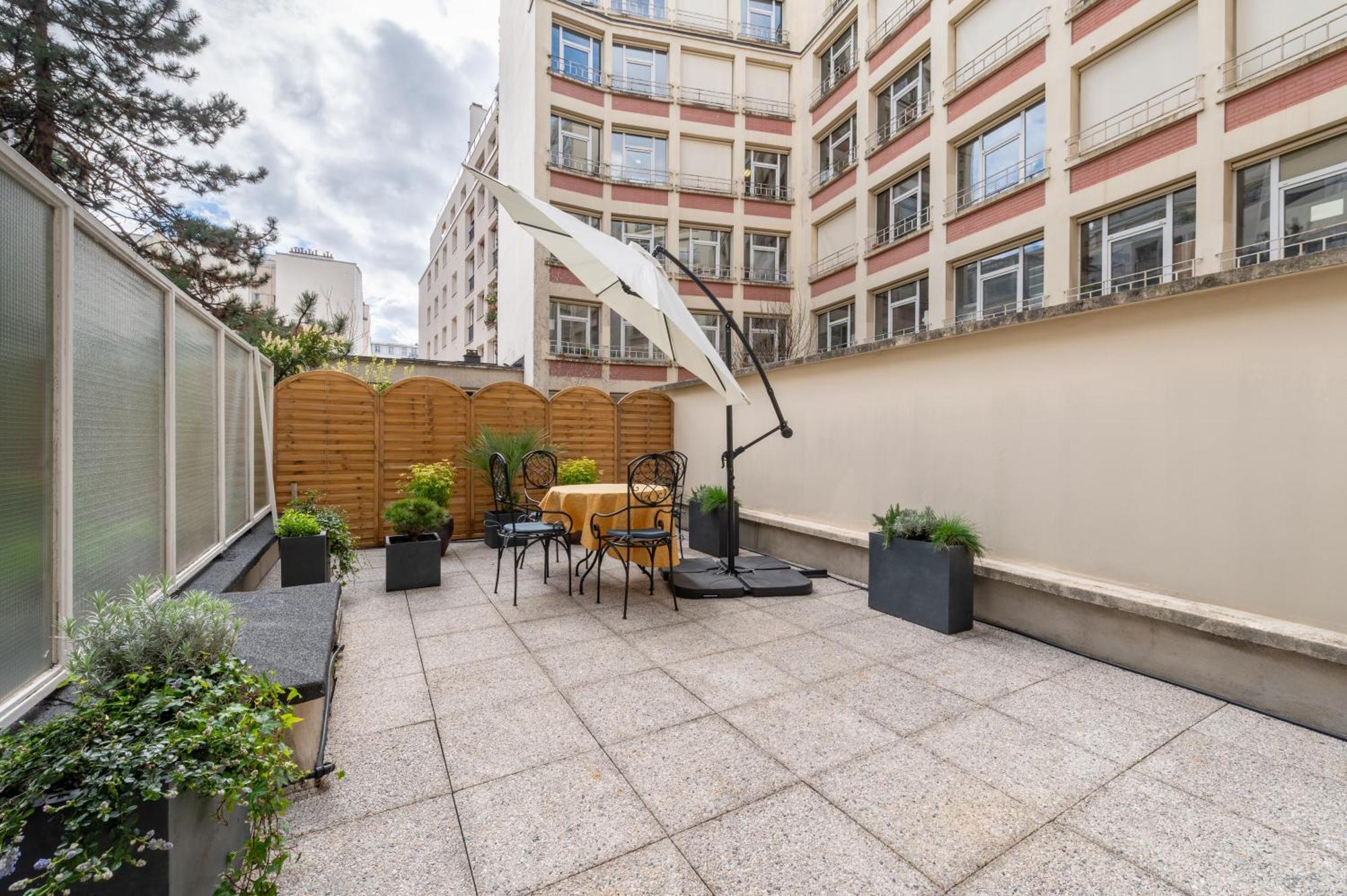 Stylish 1Bd Flat With Patio Rue Des Petites Ecuries Apartment Paris Exterior photo