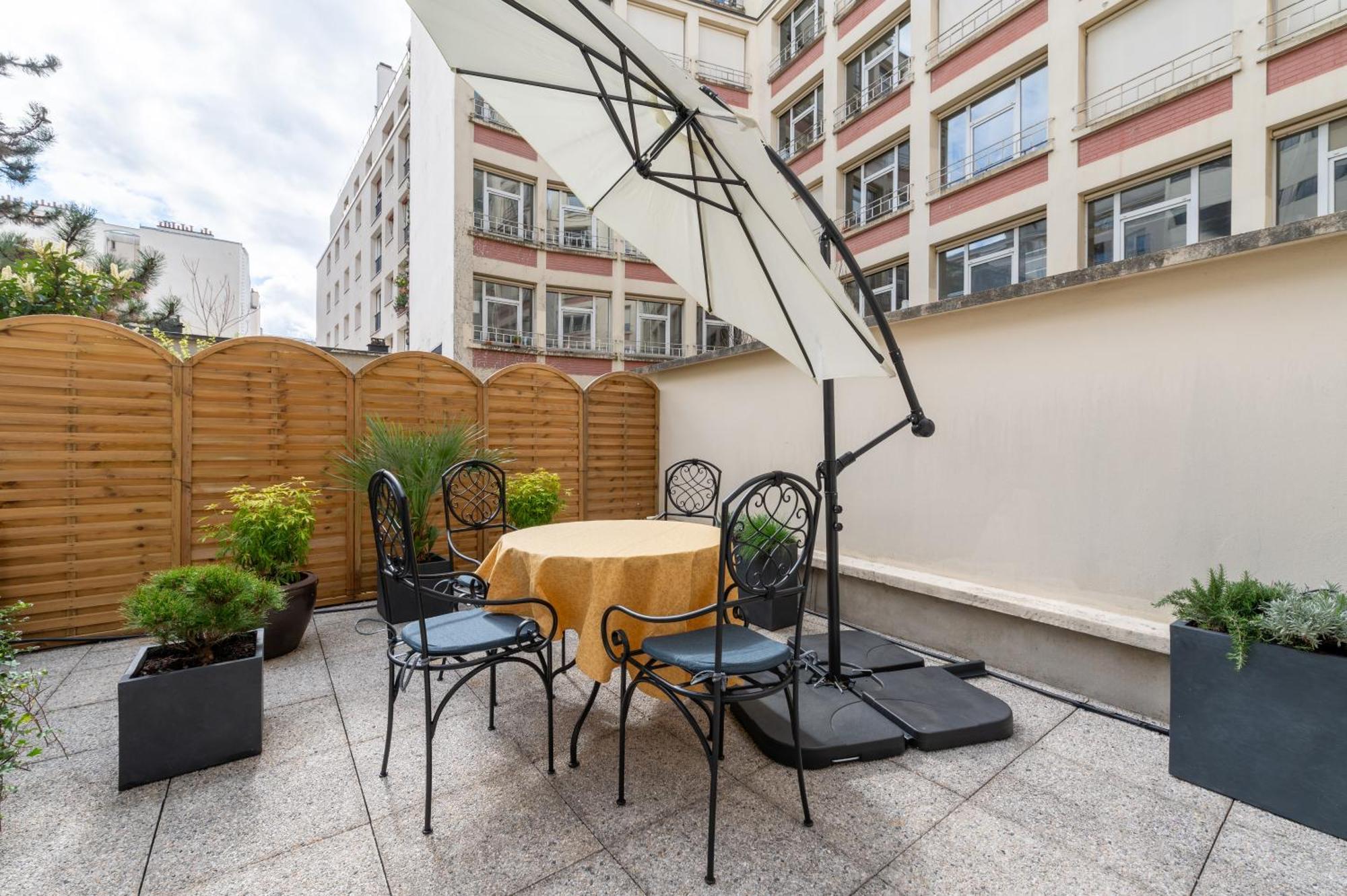 Stylish 1Bd Flat With Patio Rue Des Petites Ecuries Apartment Paris Exterior photo